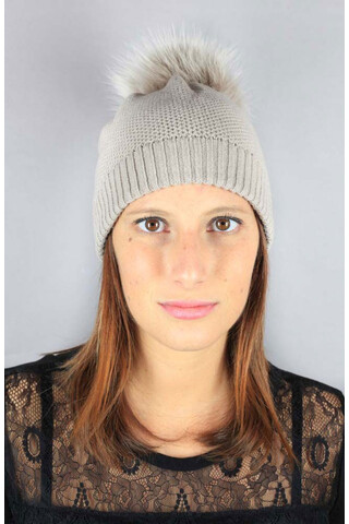 Wool hat with fur pom