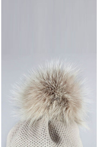 Wool hat with fur pom