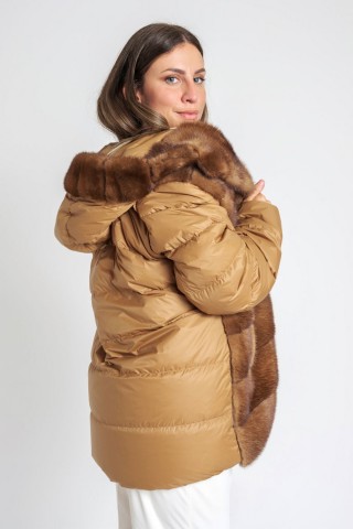 Short down jacket with mink...
